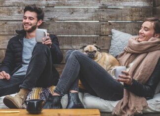 Czy kawa bezkofeinowa może pobudzać?